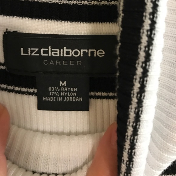 Sleek and sexy turtleneck 💕 - Picture 3 of 4